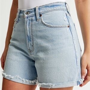 Abercrombie & Fitch Curve Love The Dad Short High Rise Cuff Hem Light Wash 34/18